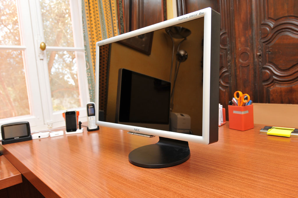 http://www.veiry.net/nec20wgx2pro.jpg
